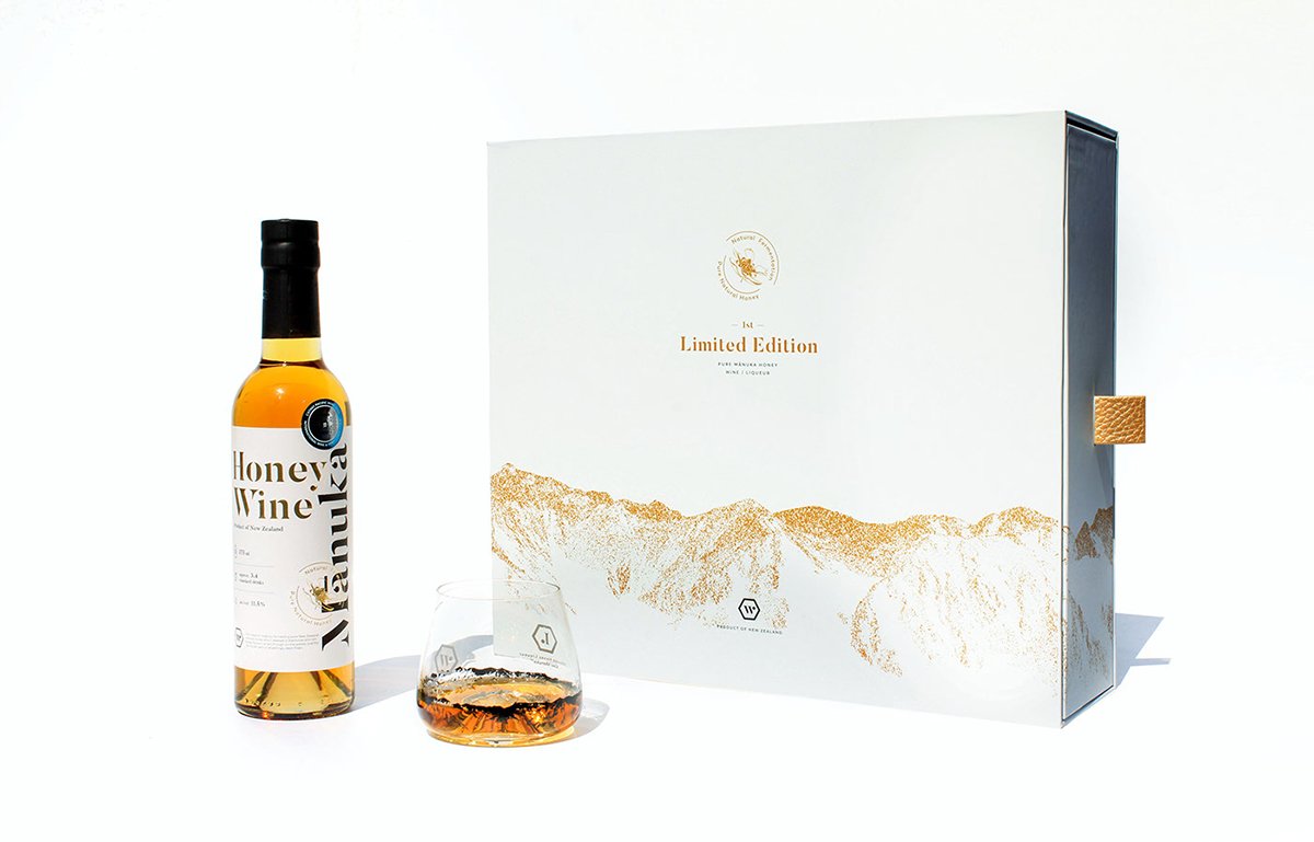 MānukaHoney蜂蜜風(fēng)味葡萄酒品牌包裝設(shè)計(jì)欣賞，葡萄酒品牌，酒品牌設(shè)計(jì)，酒品牌策劃，酒品牌全案策劃，酒品牌形象塑造，深圳品牌設(shè)計(jì)，深圳品牌策劃，深圳品牌全案策劃，深圳品牌形象塑造，左右格局    