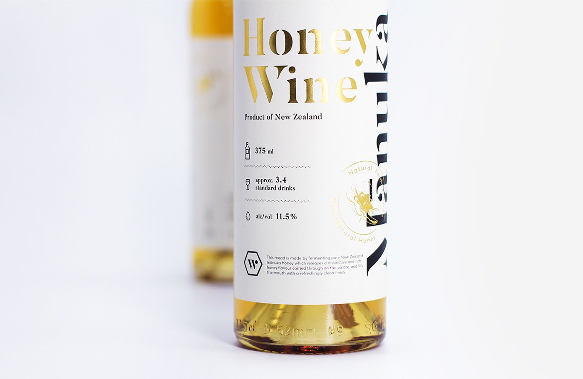 MānukaHoney蜂蜜風(fēng)味葡萄酒品牌包裝設(shè)計(jì)欣賞，葡萄酒品牌，酒品牌設(shè)計(jì)，酒品牌策劃，酒品牌全案策劃，酒品牌形象塑造，深圳品牌設(shè)計(jì)，深圳品牌策劃，深圳品牌全案策劃，深圳品牌形象塑造，左右格局